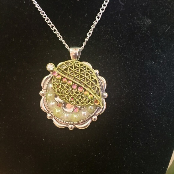 Leafy Handcrafted Necklace - Picture 5 of 5